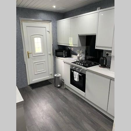 Beautiful Two Bedroom Flat By The Loch 巴洛赫 外观 照片