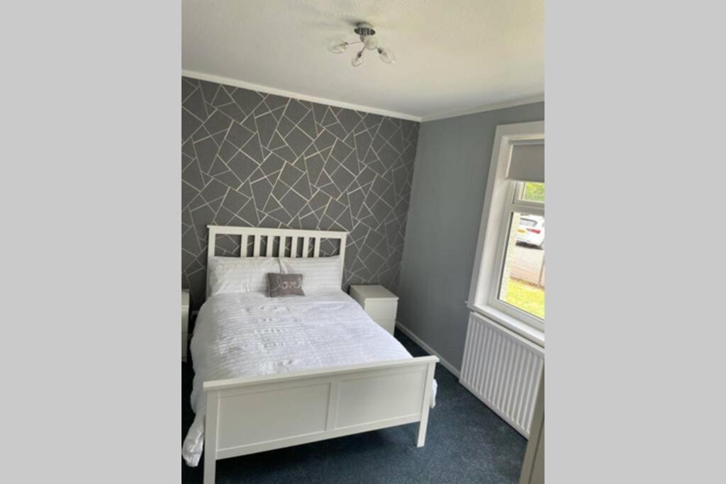 Beautiful Two Bedroom Flat By The Loch 巴洛赫 外观 照片