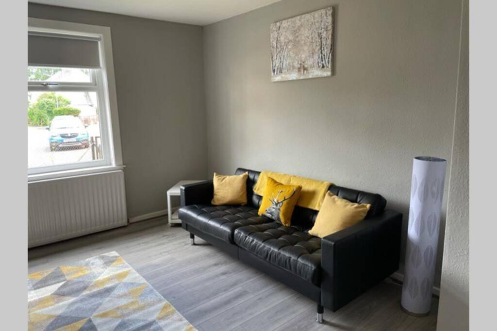 Beautiful Two Bedroom Flat By The Loch 巴洛赫 外观 照片